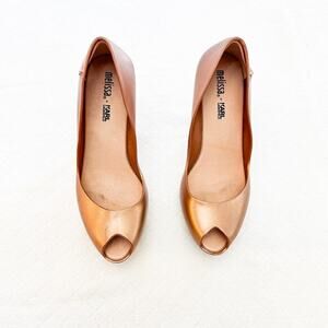 Melissa x Karl Lagerfeld Peep Toe Pearl Bead Heel Pump Rose Metallic Size 8